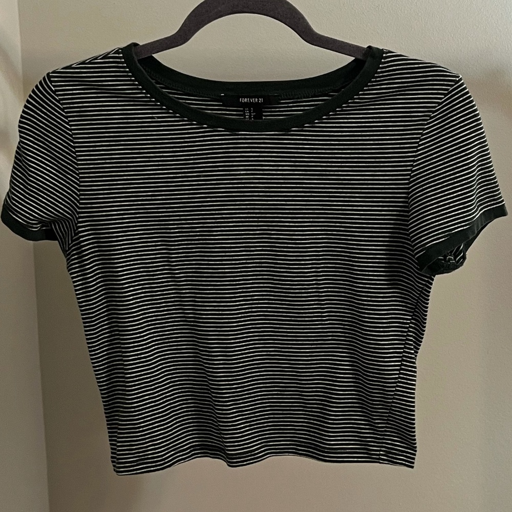 Green and white striped cropped tee